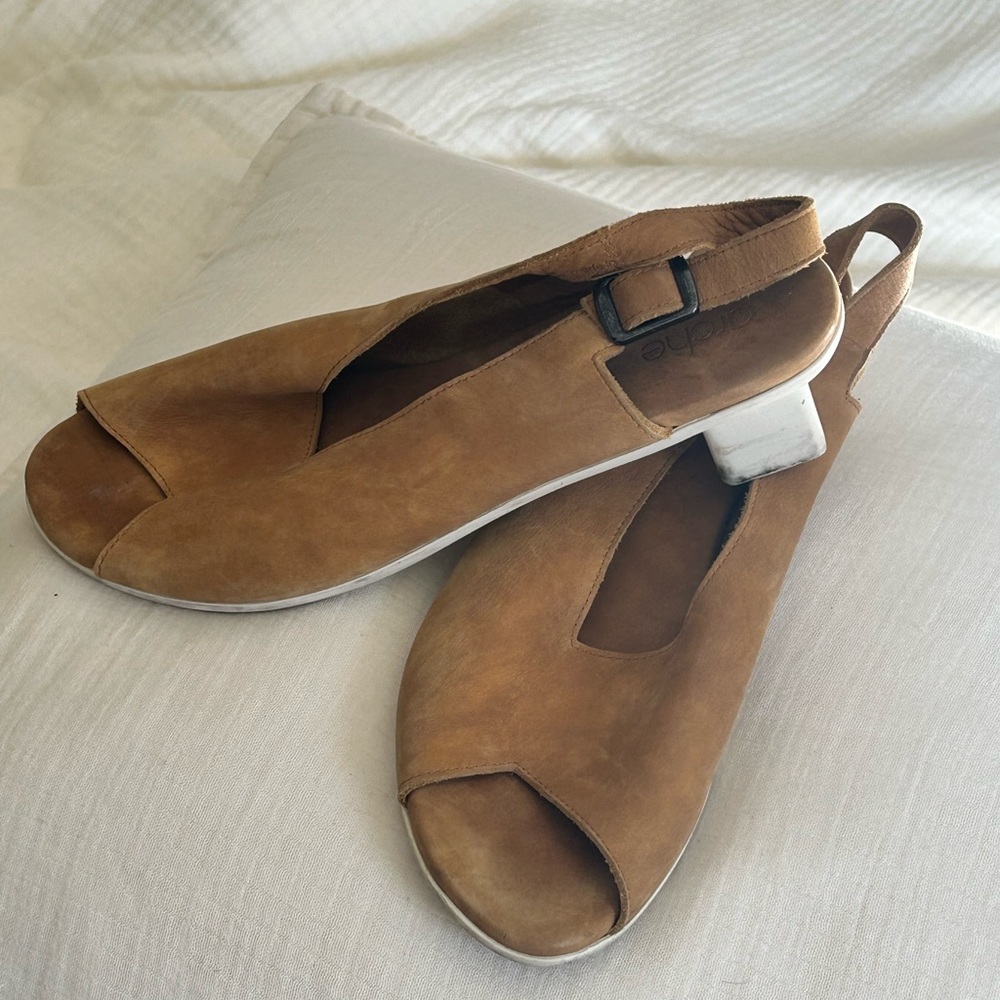 Arche Tan Slingback Sandals